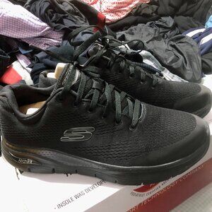 NIB SKECHERS ARCH FIT MENS BLACK EXTRA WIDE FIT WALKING SHOES SIZE 11 232040WW